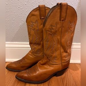 Justin Cowboy Women’s Boots - Size 8